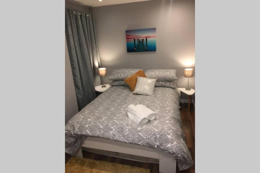 Large 3 Bedroom Apartment In Gated Development London Bagian luar foto